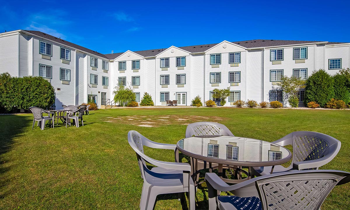 Charlevoix-Inn-Suites-SureStay-Collection-by-Best-Western.jpg