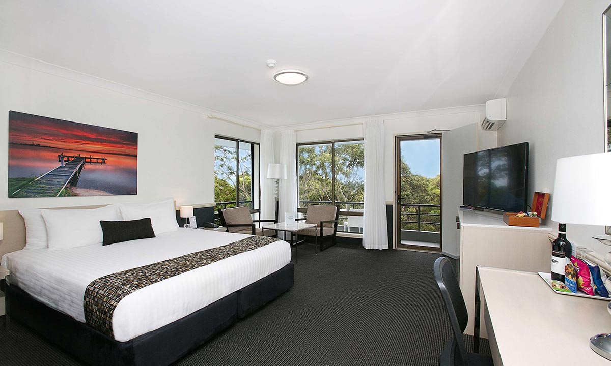 NEW-BWP-Apollo-honeymoon-suite.jpg