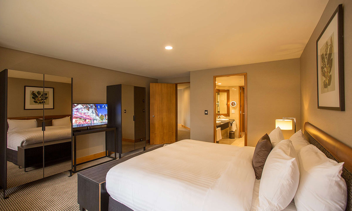 Raffles-Suite-at-Stamford-Plaza-Auckland-14128735_4K.jpg