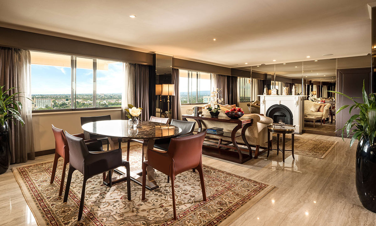 Stamford-Suite-Lounge-at-Stamford-Plaza-Adelaide-17150220_4K.jpg