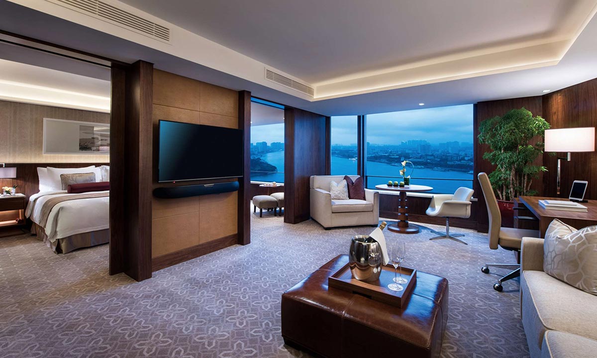 WH-Luxury-Club-Executive-Suite-At-White-Swan-Hotel-Guangzhou-14132957_4K.jpg